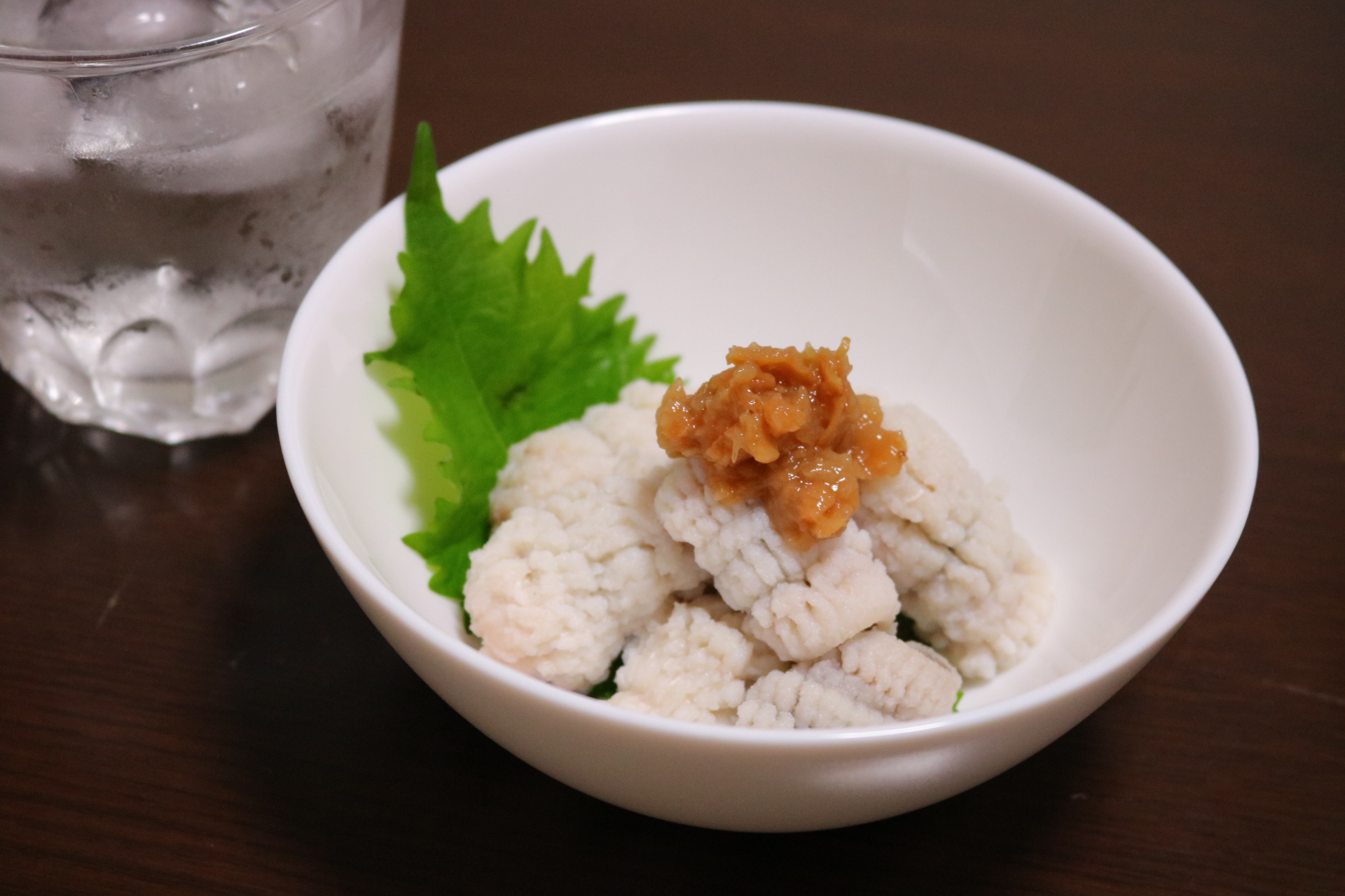 鱧 ハモ の湯引き梅肉乗せ だいどこロック
